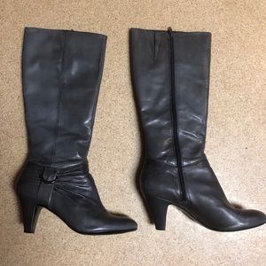 Naturalizer N5 Barstow comfort high heeled boot.